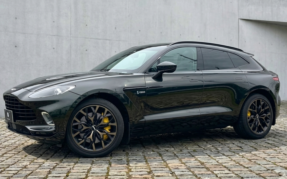 Aston Martin DBX 707