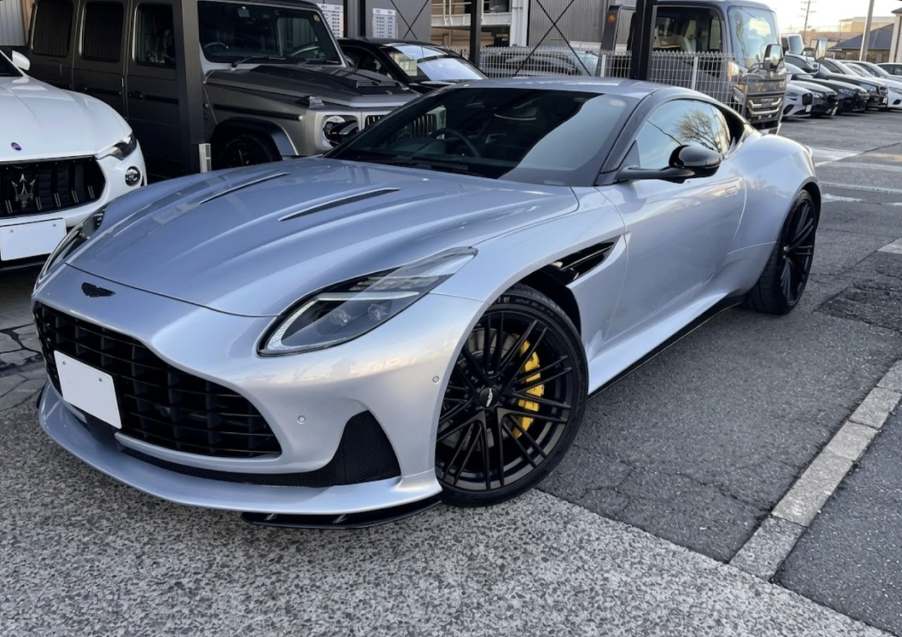 Aston Martin DB12